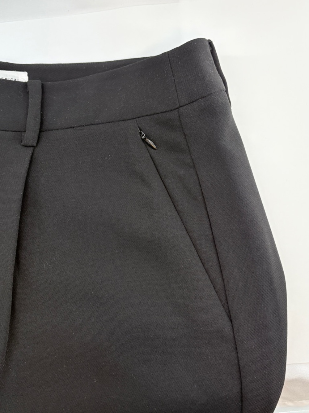 Good American Black Tailored Luxe Suiting High-Waist Pleated Shorts, Size 10 - Picture 4 of 9